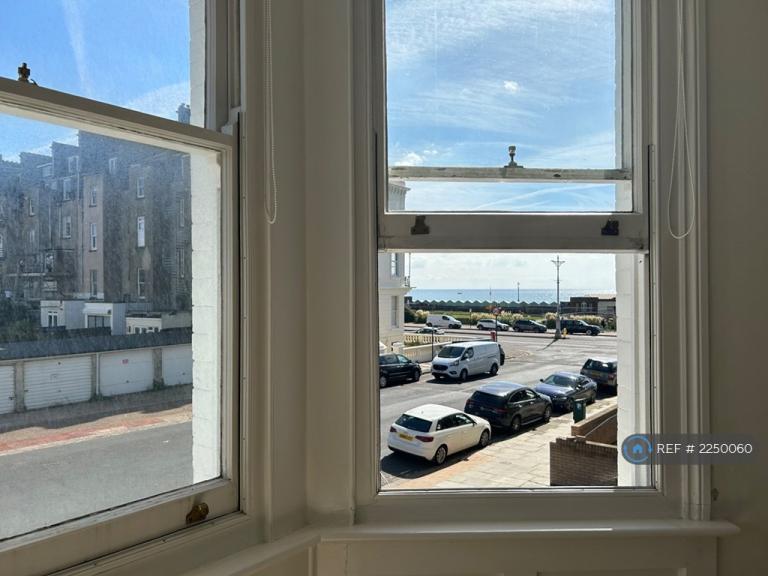3 bedroom flat in Sackville Gardens, Hove, BN3 (3 bed) (#2250060)