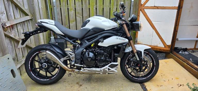 TRIUMPH SPEED TRIPLE, 2016, 1050 (cc)