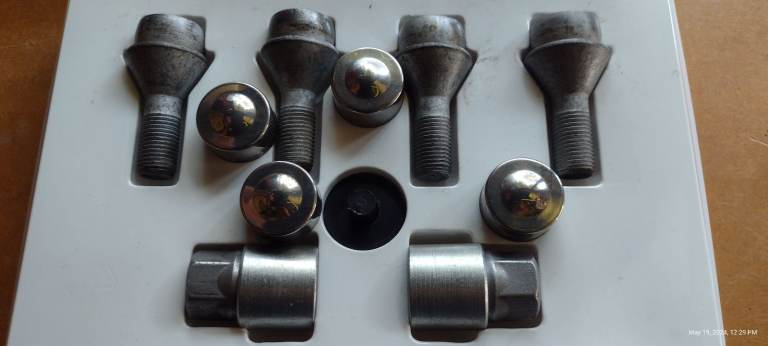 Wheel locking bolts for Fiat Ducato