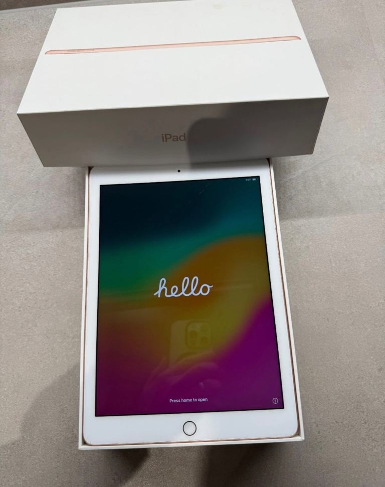 iPad 6th Generation 128GB Excellent condition 