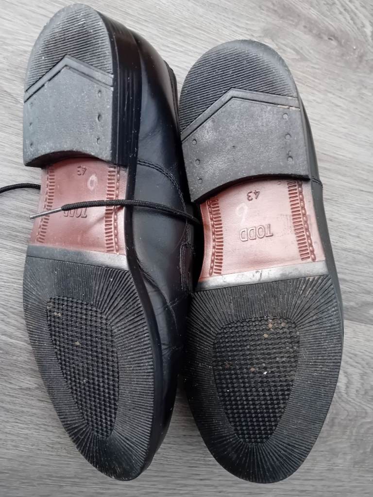 Mens Black Shoes - size 9