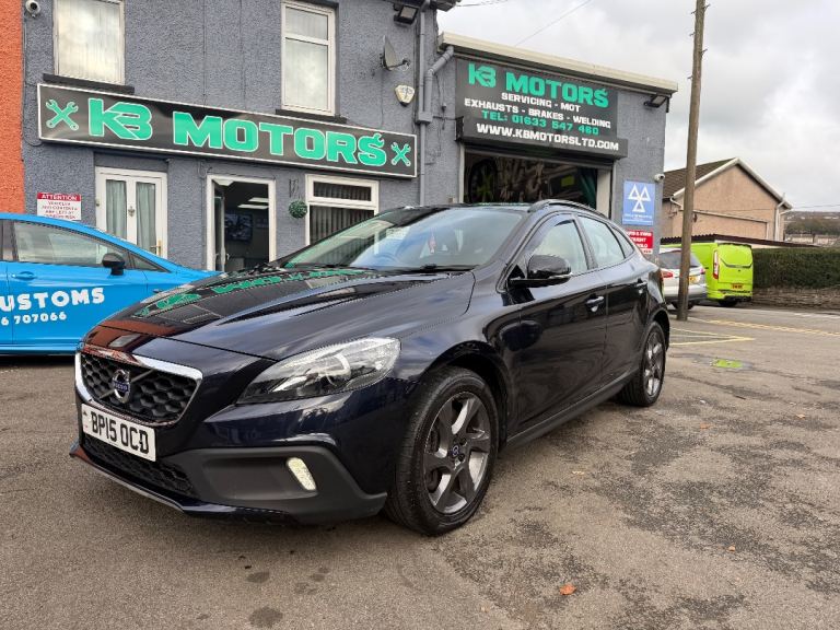 Volvo V40 Cross Country 2.0 D2 Lux – 5dr Diesel Manual – Euro 6 (s/s) – 120ps