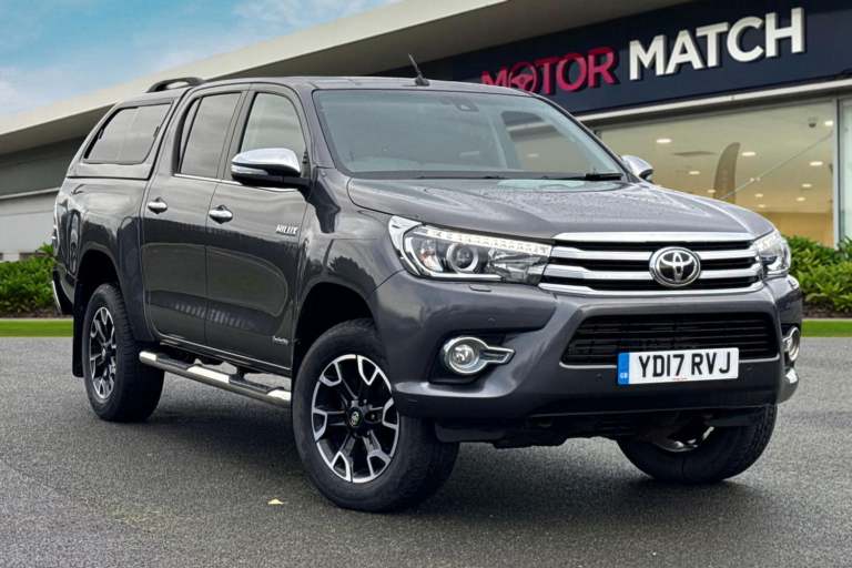2017 Toyota Hilux 2.4 D-4D Invincible X Auto 4WD Euro 6 4dr (TSS, 3.5t) Pickup Automatic