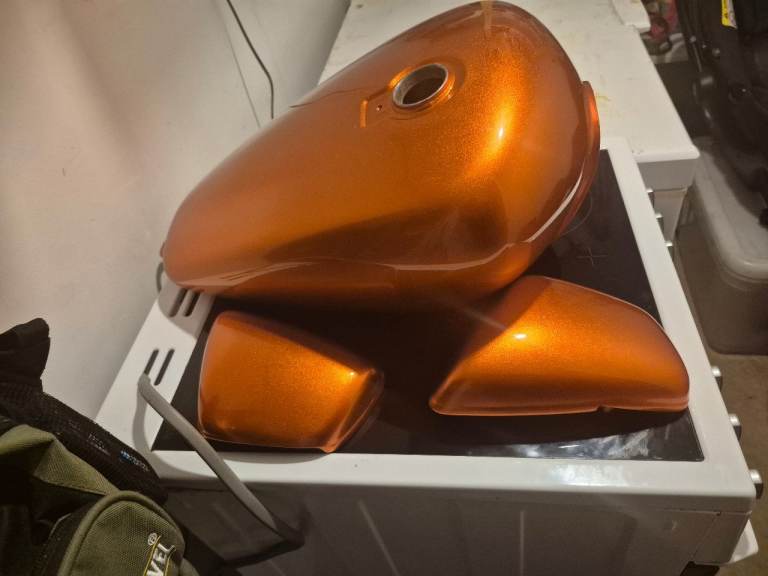 Fuel tank and side panels for a yamaha xv750 virago 
