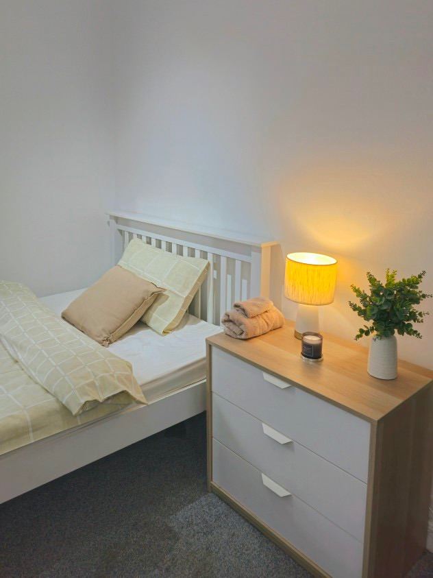 Ravenhill Road – Double Room in Modern 2 Bed home Belfast