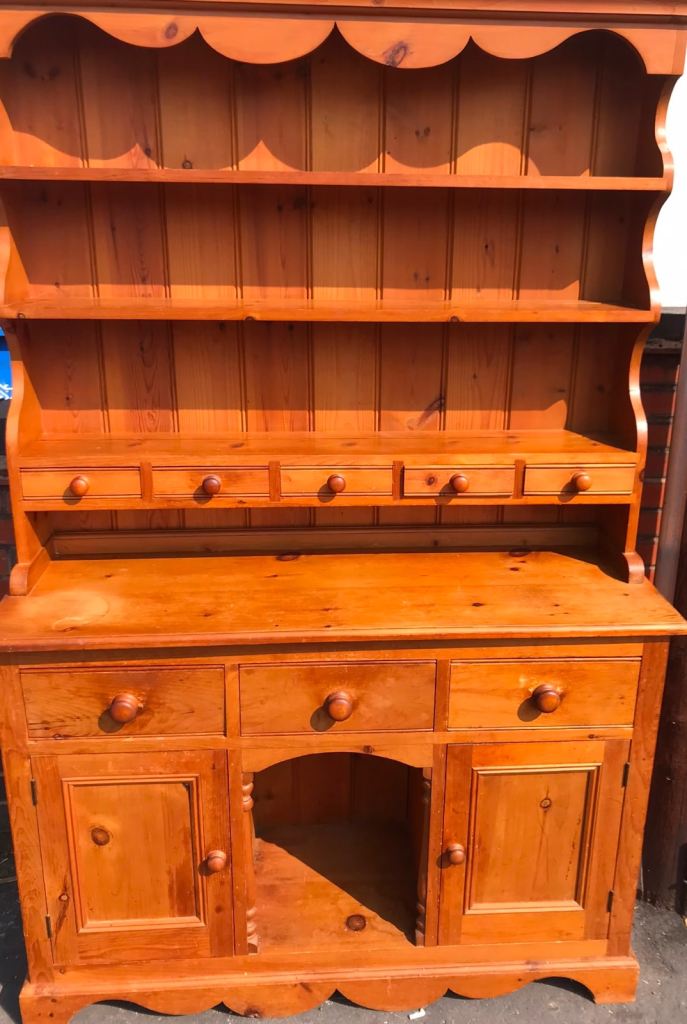 Pine dresser