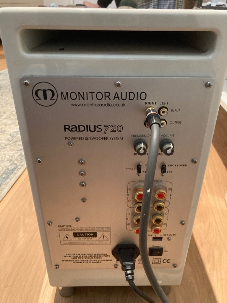 Monitor Audio Radius 720 Subwoofer (250 watts RMS)