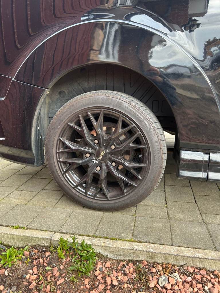 Cruize black gloss alloys 18 inch with Bridgestone Turanza 235/45/R18 tyres