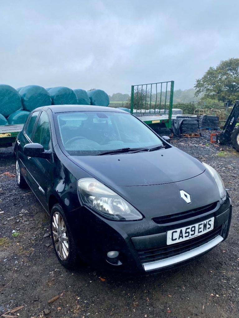 Renault Clio 1.2 petrol mot April 2027