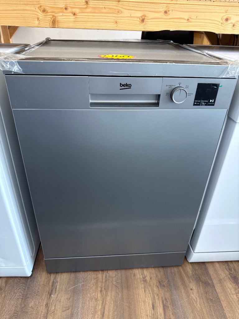 Beko Freestanding Dishwasher - Silver, Really Good Condition