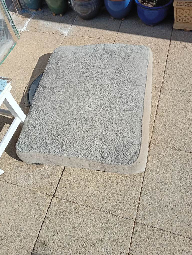 X/LARGE DOG BED 