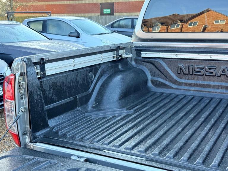 2016 Nissan Navara 2.3 dCi Tekna Auto 4WD Euro 5 4dr PICK UP Diesel Automatic