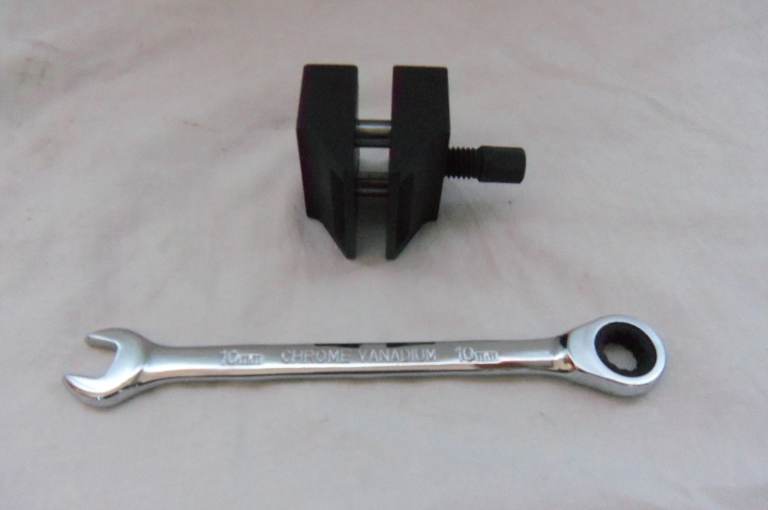 CAR Suspension Strut Hub CARRIER SPREADER Steering joint Expander + ratchet spanner