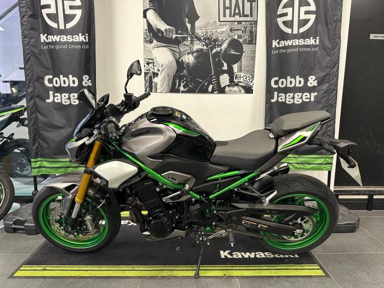 KAWASAKI Z900 SE PERFORMANCE--AKRAPOVIC-OHLINS SHOCK-BREMBO BRAKES