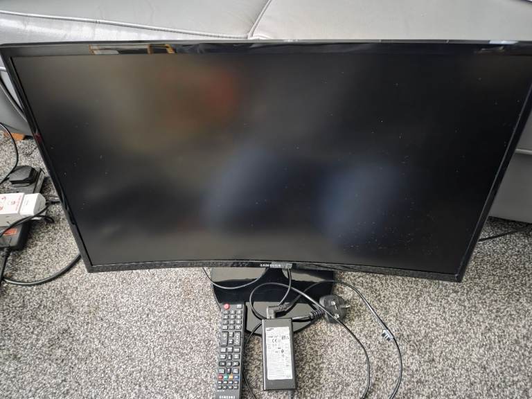 Samsung 27in Curved Screen Smart TV/Monitor