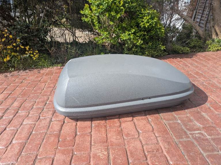 Roof box   