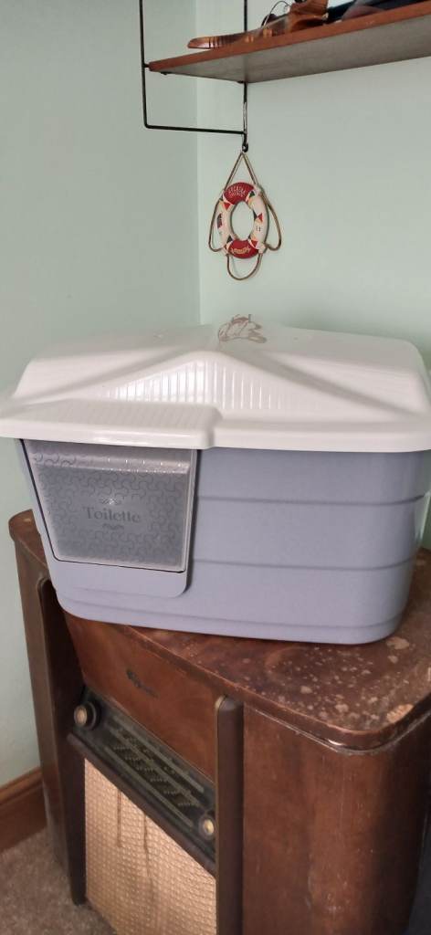 Cat litter tray for sale 