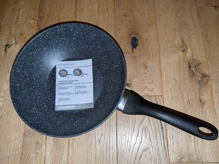 Ernesto Aluminium 280mm Non Stick Wok - suit gas or conventional electric hob.