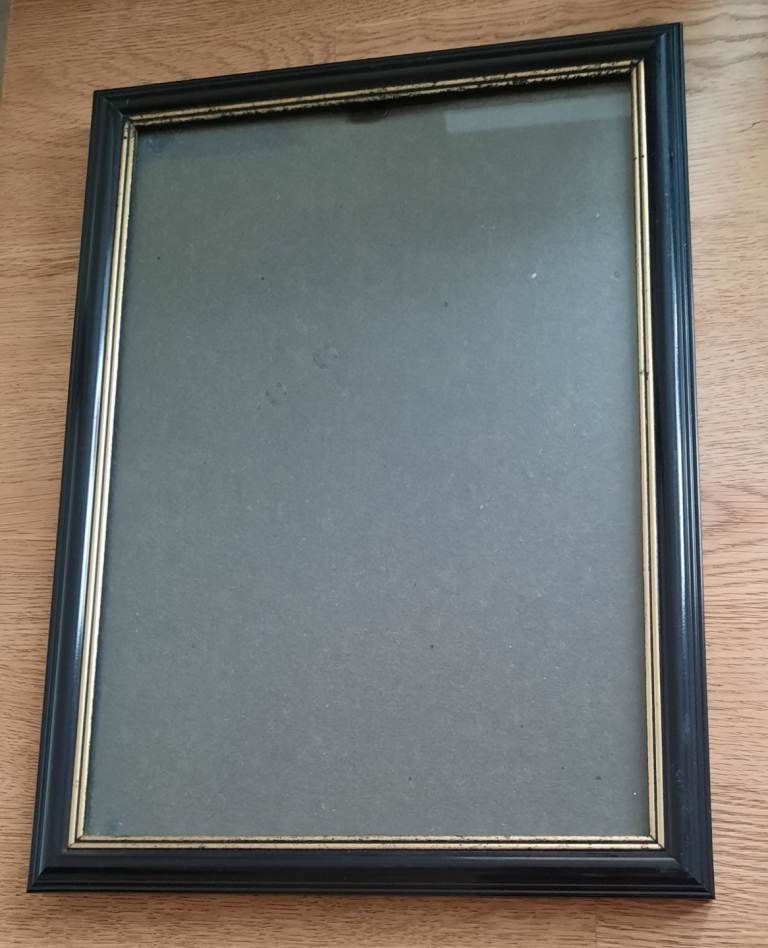 Photo Frame Black & Antique Gold Portrait or landscape view, free stand or hang 13x9.5 inch
