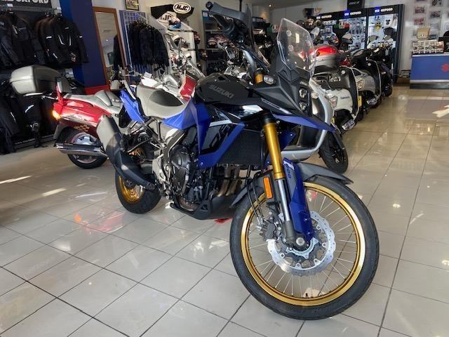 SUZUKI DL-800DE, 2024, ONLY 1600 MILES, F.S.H, UP TO 8 YEARS WARRANTY REMAINING!