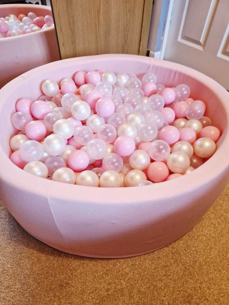Kid's foam ball pit - Pale Pink with Pink/Pearl/Transparent balls