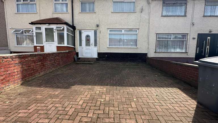 Beautiful 4 Bedroom House - to rent in Cricklewood, NW2