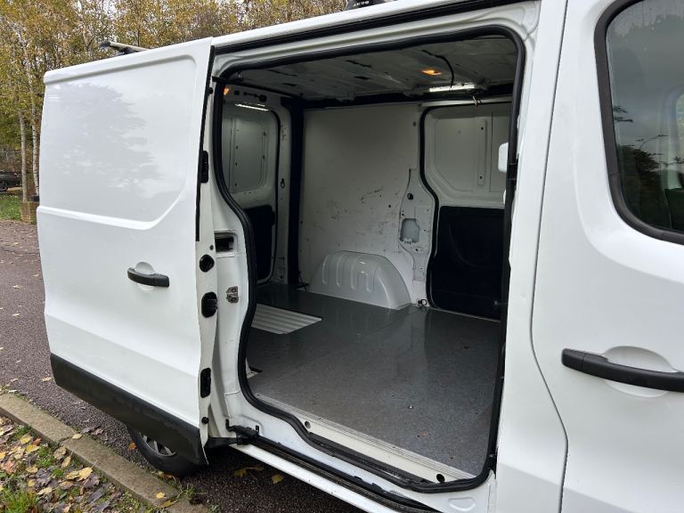 70,000 MILES VAUXHALL VIVARO 1.6 CDTI 2018 FREE ULEZ EX BT 2 SIDE DOORS EXCELLENT CONDITION