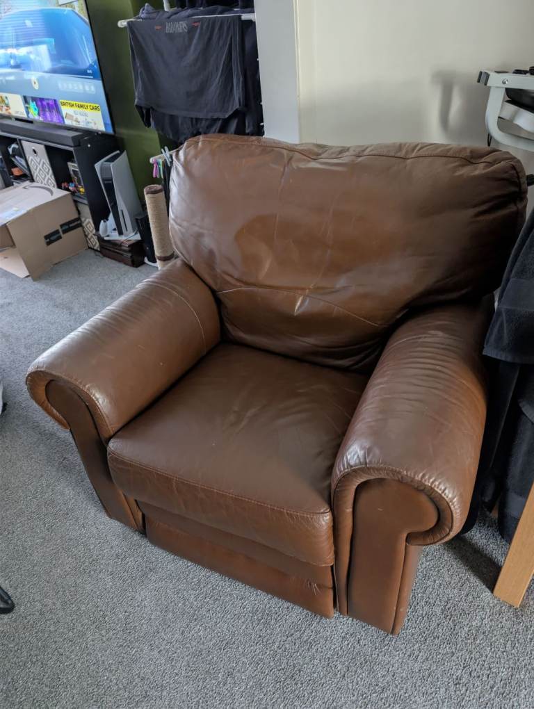 Brown recliner chair 