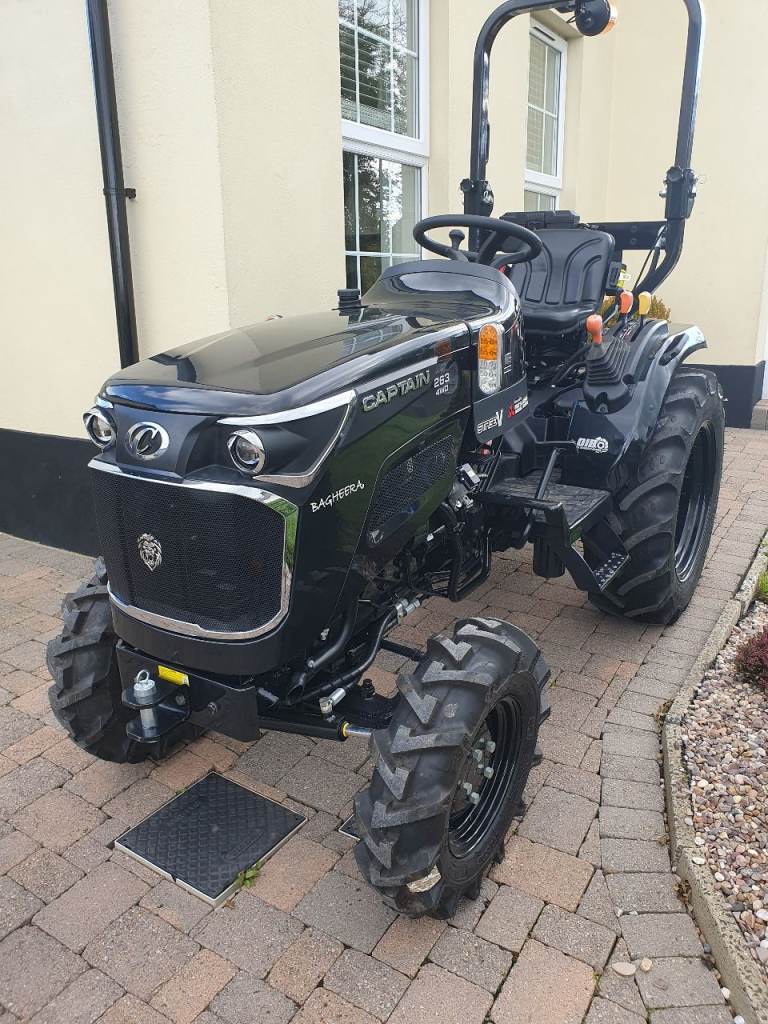 Compact tractor
