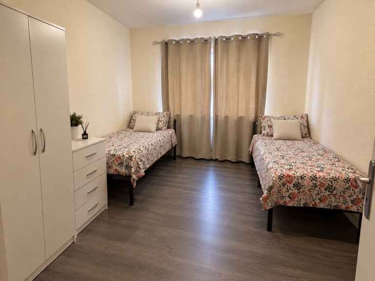 Double Room available in ilford 