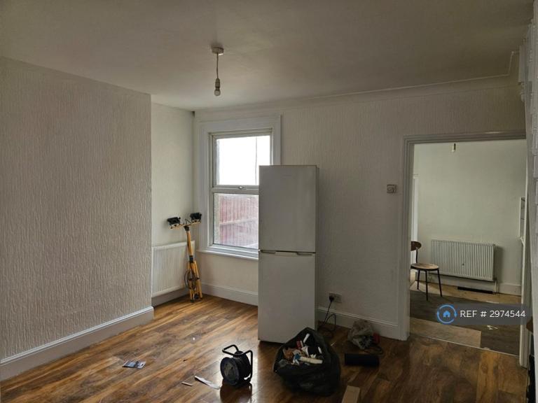 3 bedroom house in Cassio Road, Watford, WD18 (3 bed) (#2974544)