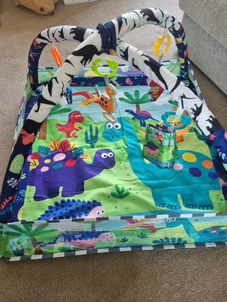 Baby play/gym mat