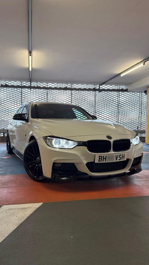 Huge Spec, BMW, 3 SERIES, 2015, Manual, 320i, Petrol