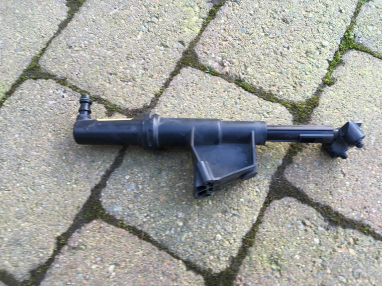 Volvo C30 Headlight washer