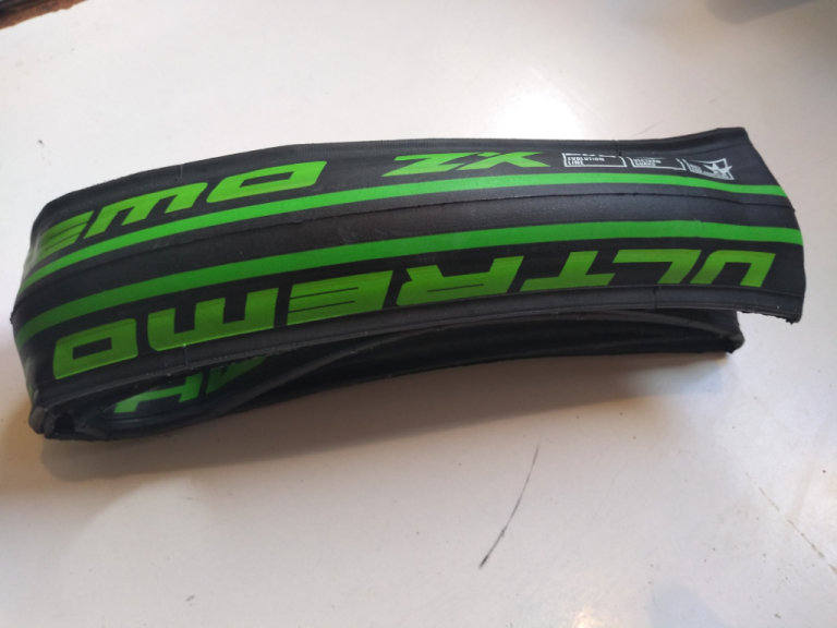 SCHWALBE ULTREMO ZX  700C x 23mm FOLDING TYRE **NEW - IN BOX* rrp £41.99*CAN SHIP !*