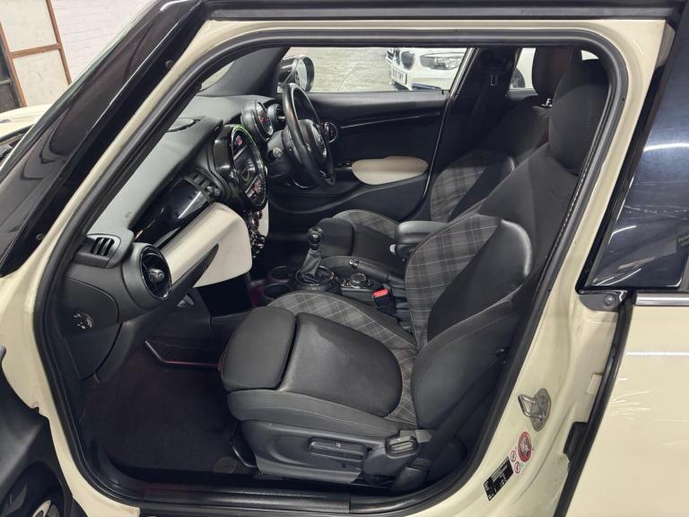 2015 MINI Hatch 1.5 Cooper 5dr HATCHBACK PETROL Manual