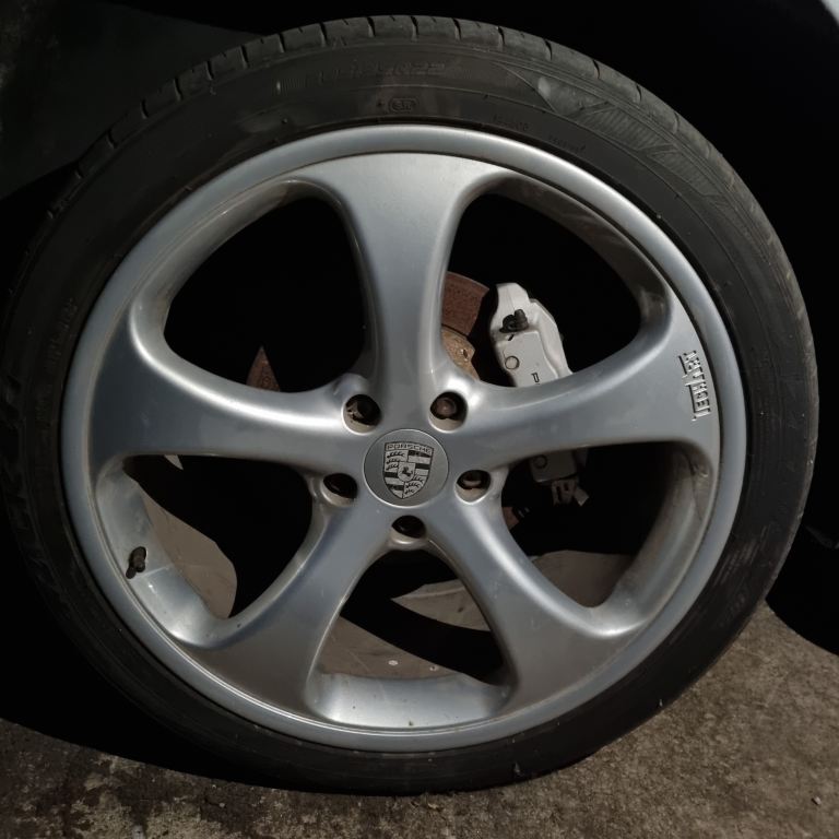 Porsche alloy wheels R22 with tyres 