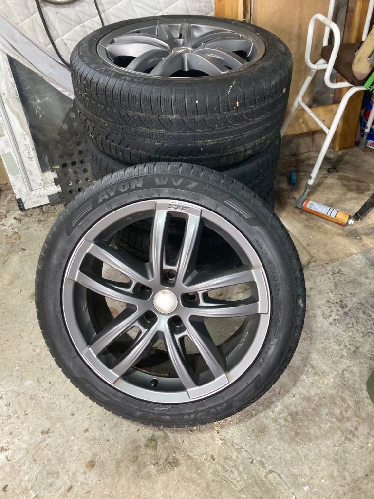 4 Winter Avon WV7 snow tyres 245/45 RS on wheels