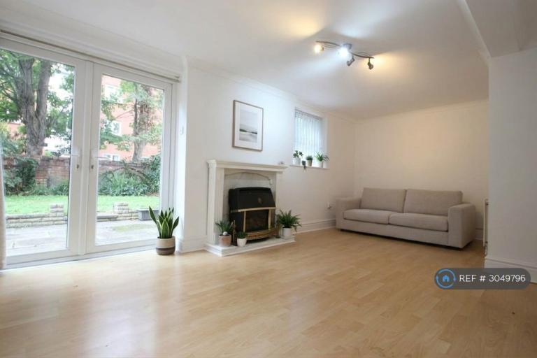 2 bedroom flat in Avondale Road North, Southport, PR9 (2 bed) (#3049796)