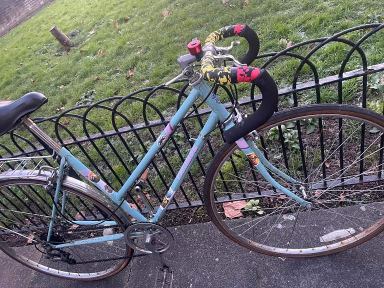 Adult racing Triumph bike 5 speed in good condition fully functional  700 C wheel size 