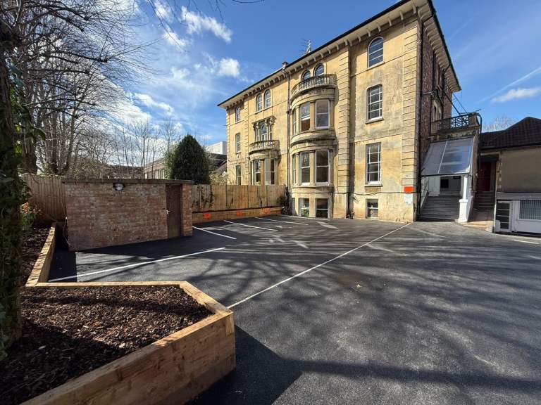 Premium Clifton Private Parking