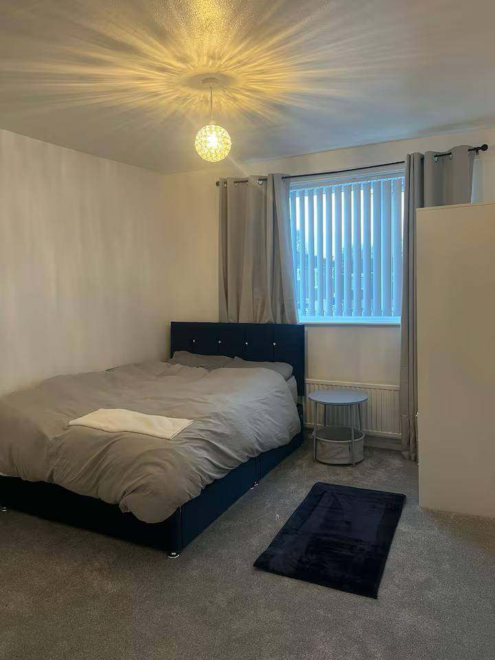 Spacious & Cosy double room for rent M12 4FT