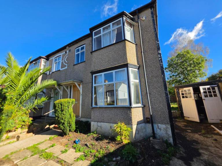 🏡 4-Bedroom House with Garage – CR7 8DS – Thornton Heath