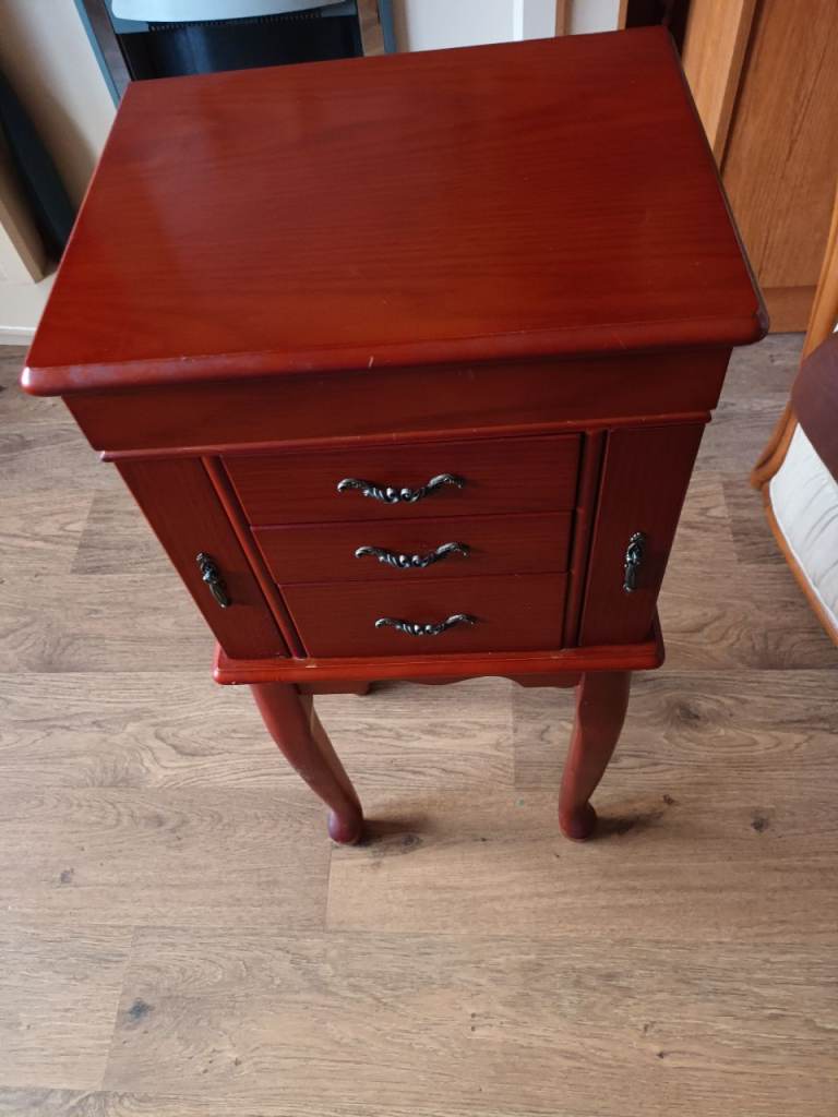 BEAUTIFUL JEWELLRY CABINET AS NEW