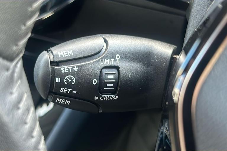  Peugeot 208 1.2 Puretech Allure Hatchback 5dr Petrol Manual Euro 6 s/s 100 Ps