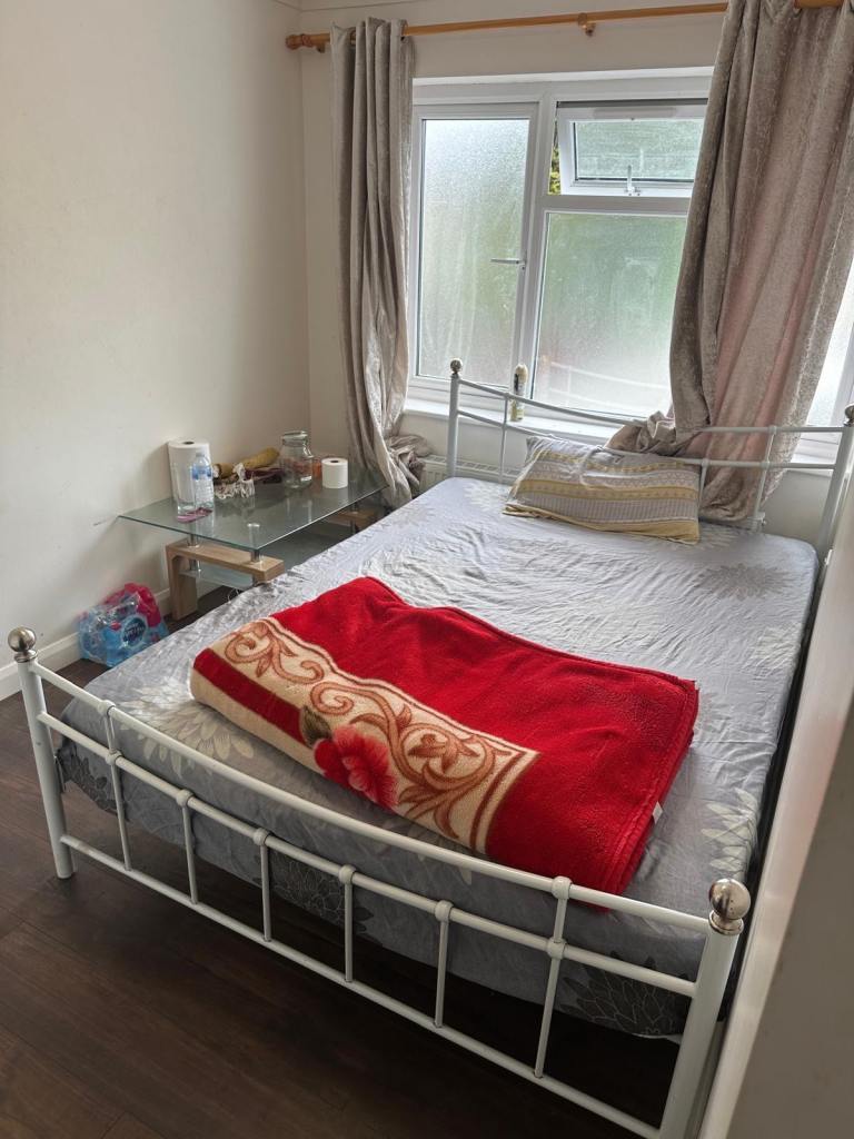 Double Room to Let in Dagenham