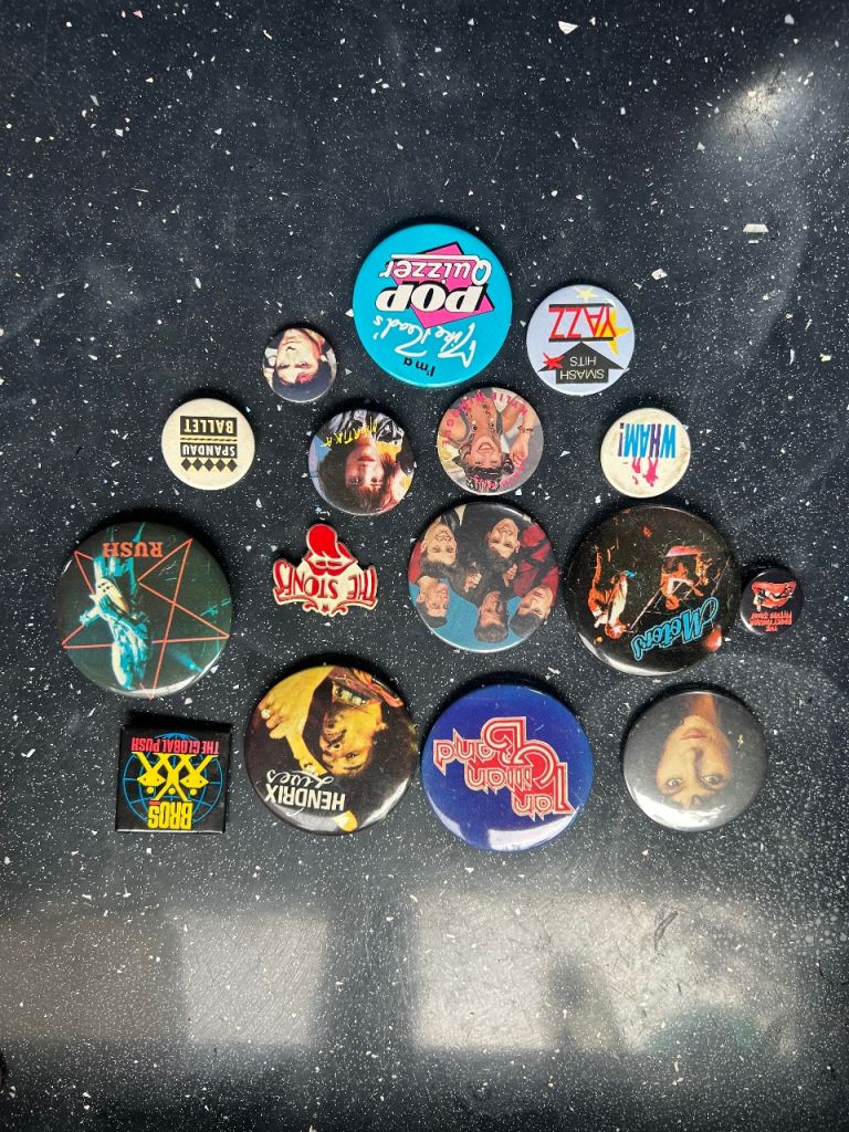 80s/90s badges job lot, music , memorabilia, birthdays 