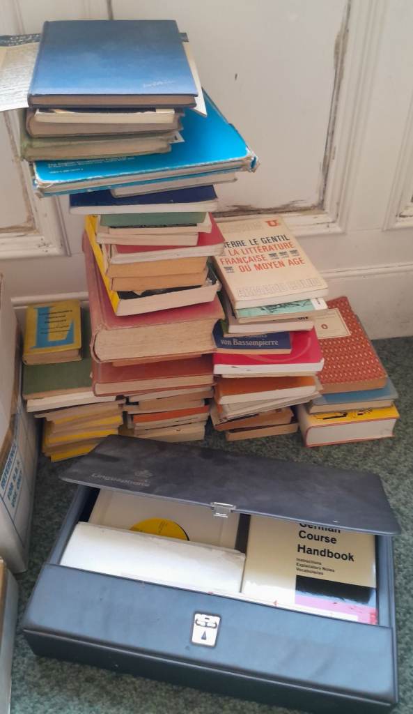 Large Bundle of Foreign Language Books and Course Handbooks – Used Condition