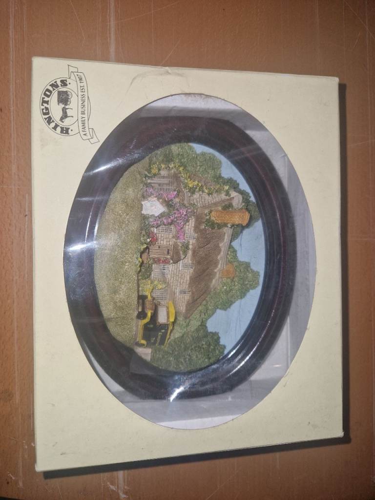 Ringtons Lakeland Studios Ornament