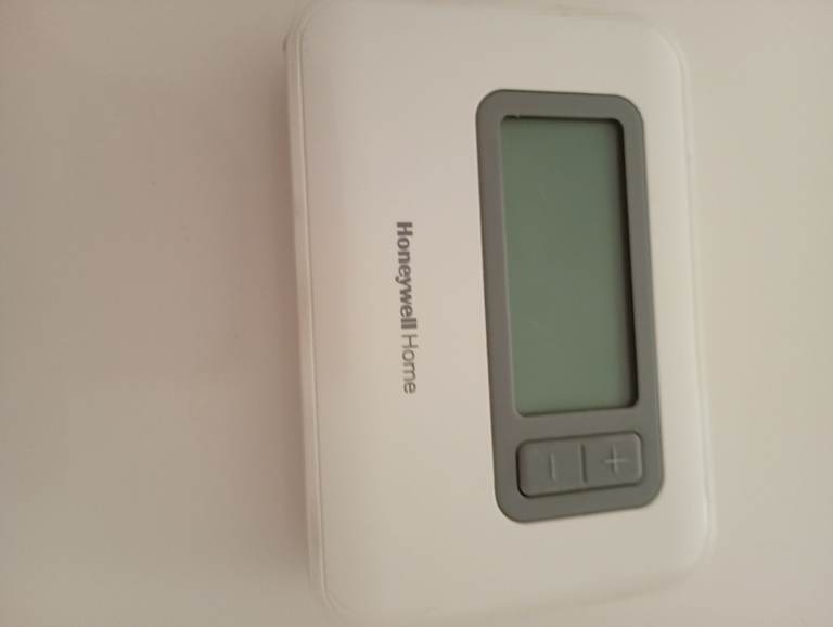 Honeywell Home T3 1 Channel Programmable Thermostat.
